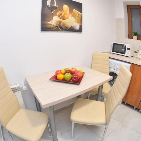Spacious And Modern Apartment Close To Old City Bucharest Exterior photo
